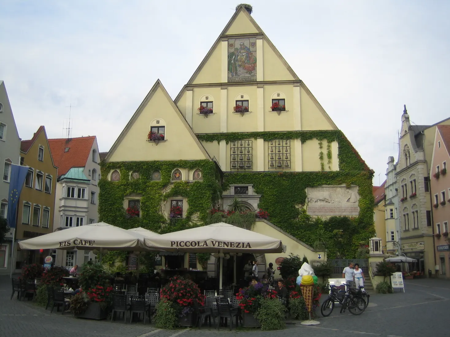 Altes Rathaus am Oberen Markt in Weiden i.d.OPf. — Foto: Denis Apel / CC BY-SA 3.0, Wikimedia Commons